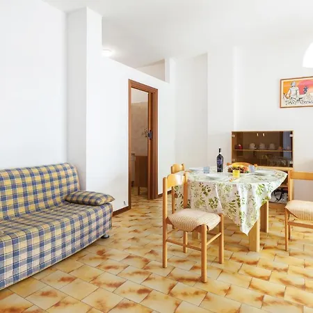 App. Garden Apartment *
